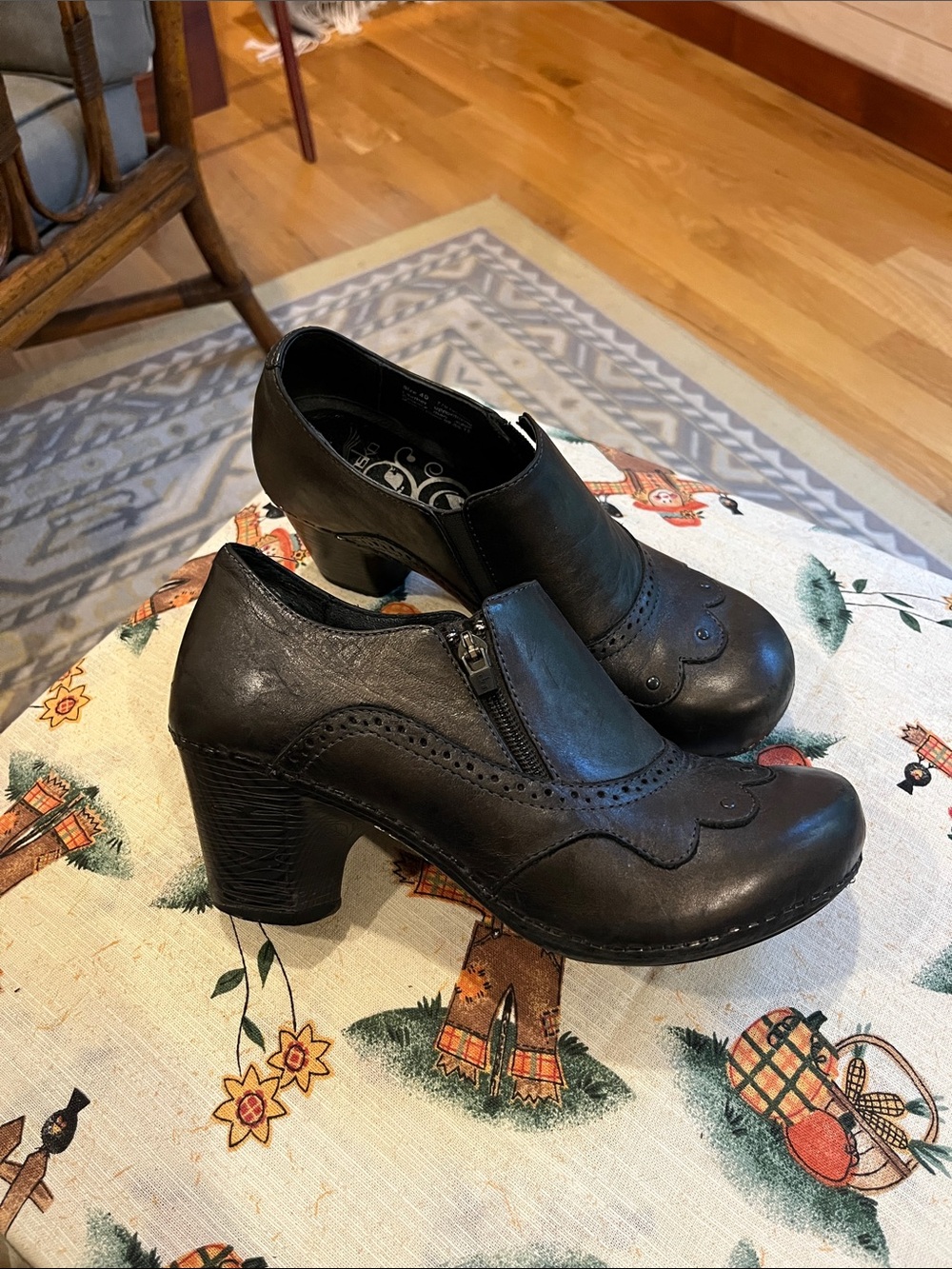 Dansko Pewter Leather Heeled Oxford Booties